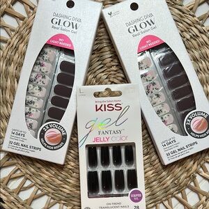 Dashing Diva Glow Gel Nail Strips Set